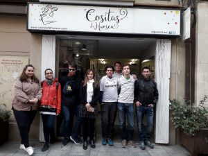 Los alumnos del curso de Comercio, visitando establecimientos en Huesca