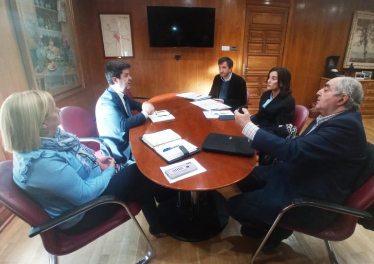 EL  Ayuntamiento estudia unirse a la Cámara de Comercio para la puesta en marcha de comunidades energéticas