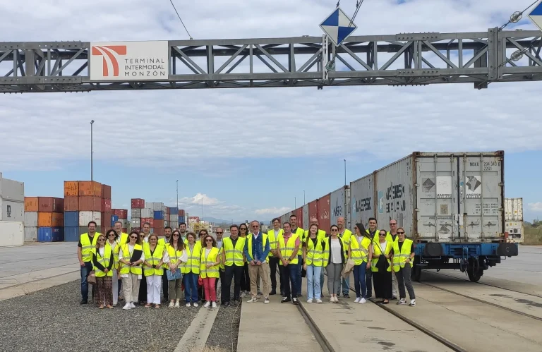 Empresas de la provincia conocen las instalaciones de TIM Monzón en una visita organizada por la Cámara de Comercio de Huesca