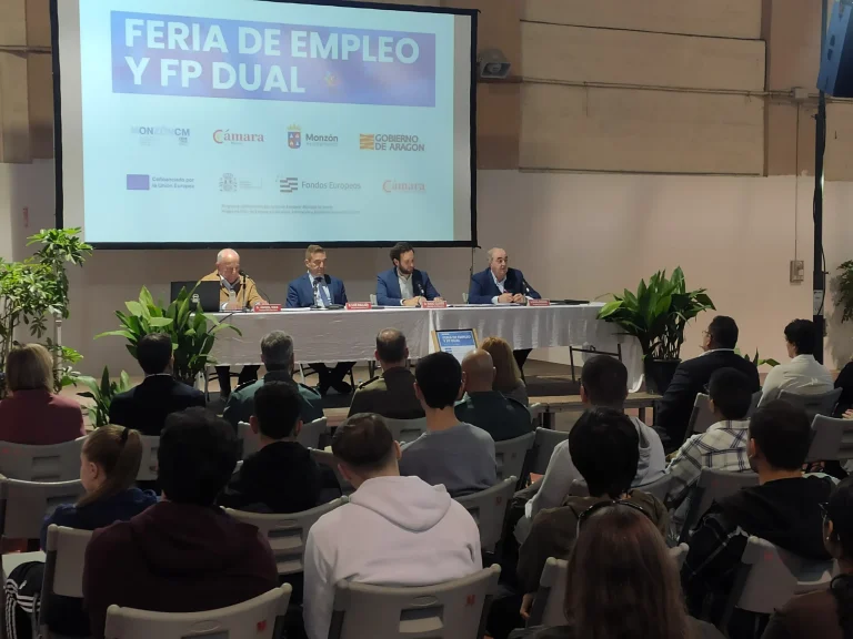 Éxito de participación en la Feria de Empleo y FP Dual en Monzón
