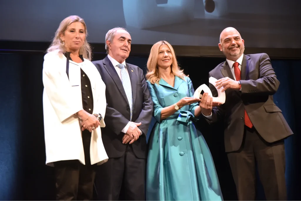 La vicepresidenta del Gobierno de Aragón y los presidentes de las Cámaras de Aragón