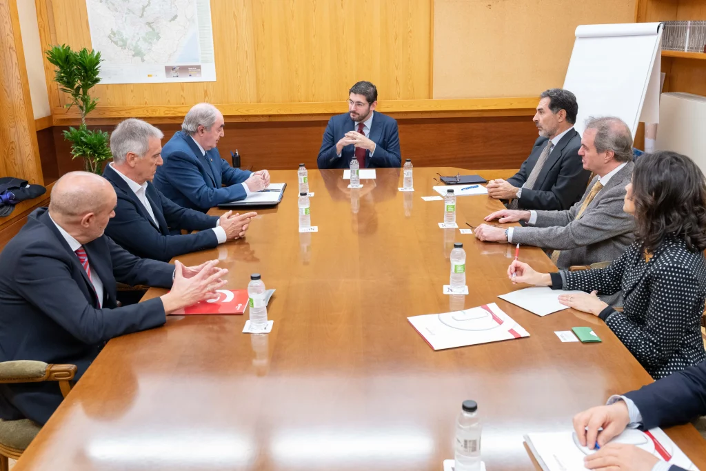 El vicepresidente 1º de Aragón con las Cámaras de Comercio