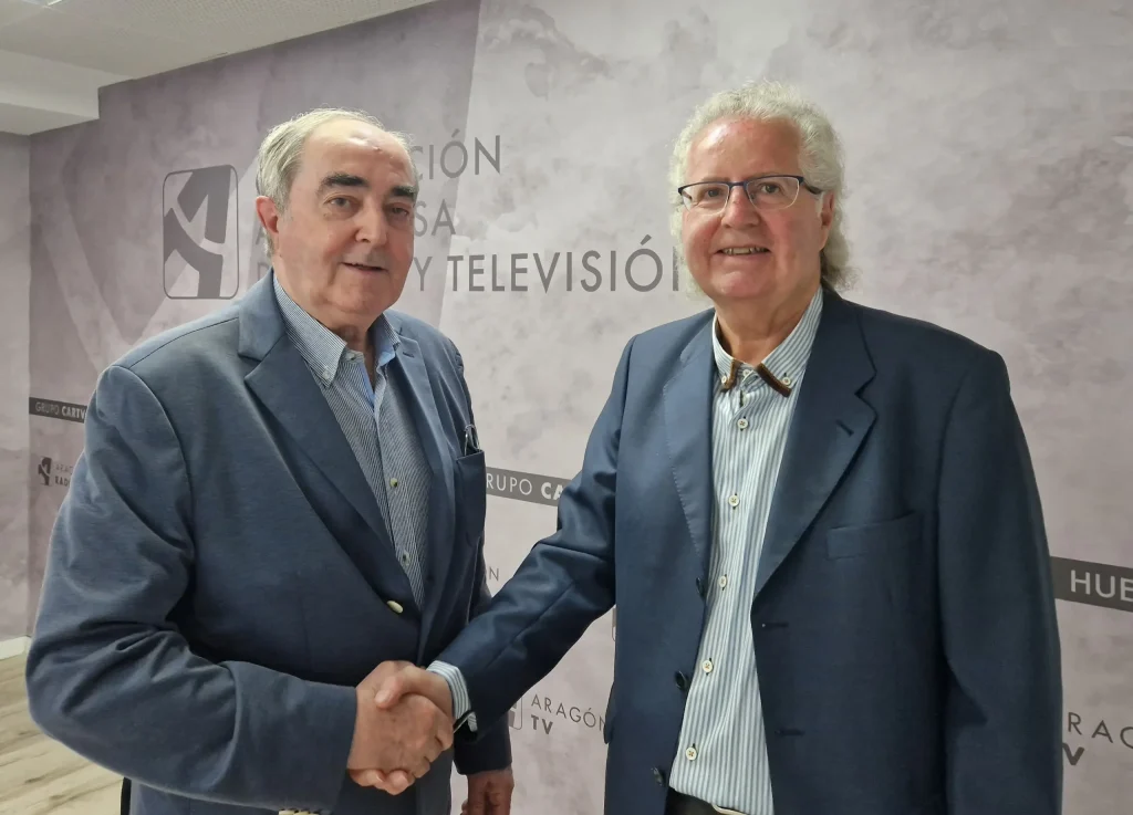 Manuel Rodríguez, presidente de la Cámara de Huesca, y Carlos del Pueyo, delegado en Huesca de CARTV