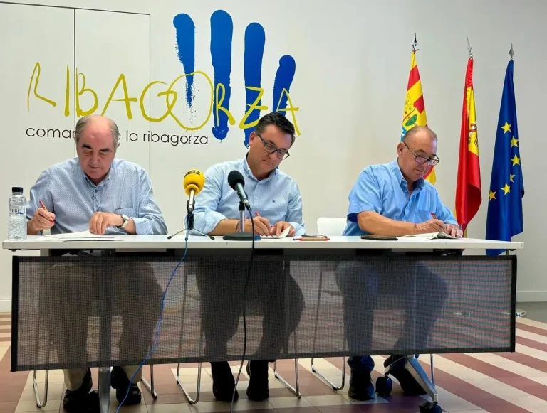 Firma del convenio de colaboración para el desarrollo de la comarca de Ribagorza