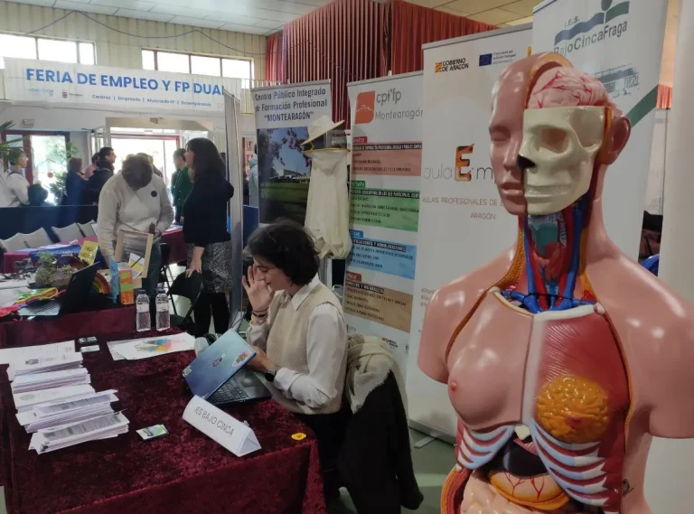 El II Salón de Educación, Empleo, Empresas y FP Dual de Monzón se salda con un éxito de participación