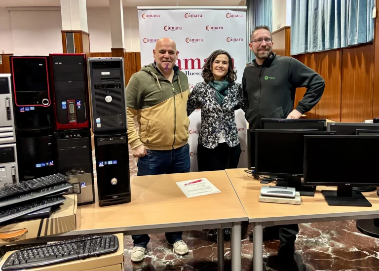 La Cámara de Huesca dona equipos informáticos a la Asociación de Reciclaje Tecnológico para colectivos desfavorecidos