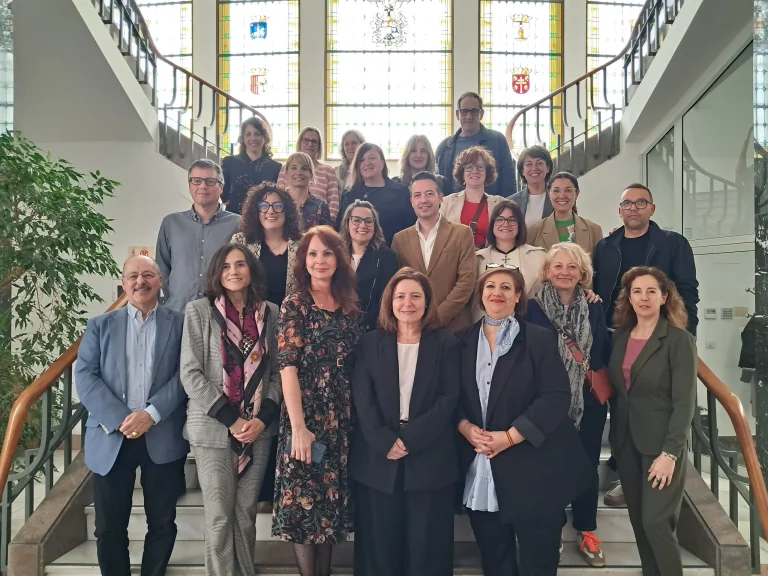 La directora general de Comercio se reúne en la Cámara de Huesca con las asociaciones de comerciantes  