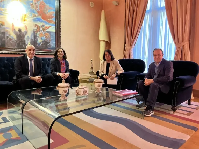 La Justicia de Aragón recibe a las Cámaras de Comercio de Zaragoza, Huesca y Teruel