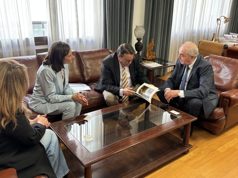 El cónsul de Cuba en Barcelona visita la Cámara de Huesca y anima a las empresas altoaragonesas a valorar las oportunidades comerciales y de inversión de su país