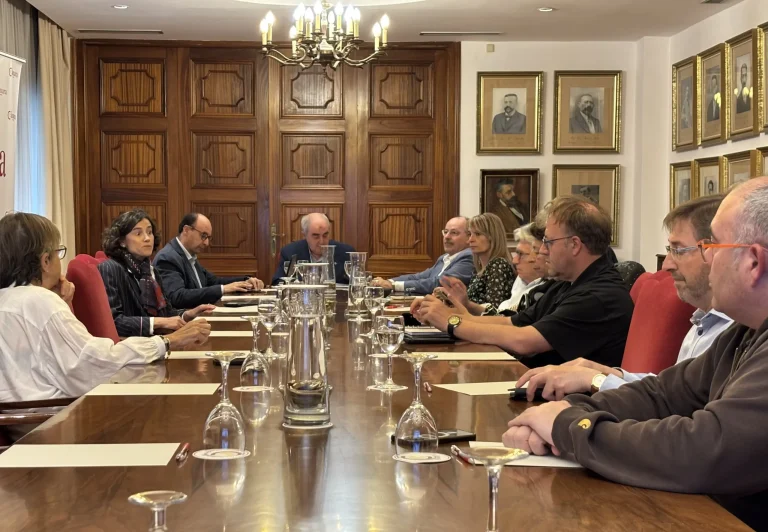 La Cámara de Huesca muestra su malestar por los perjuicios provocados por los retrasos en las obras de las autovías y las constantes averías del AVE