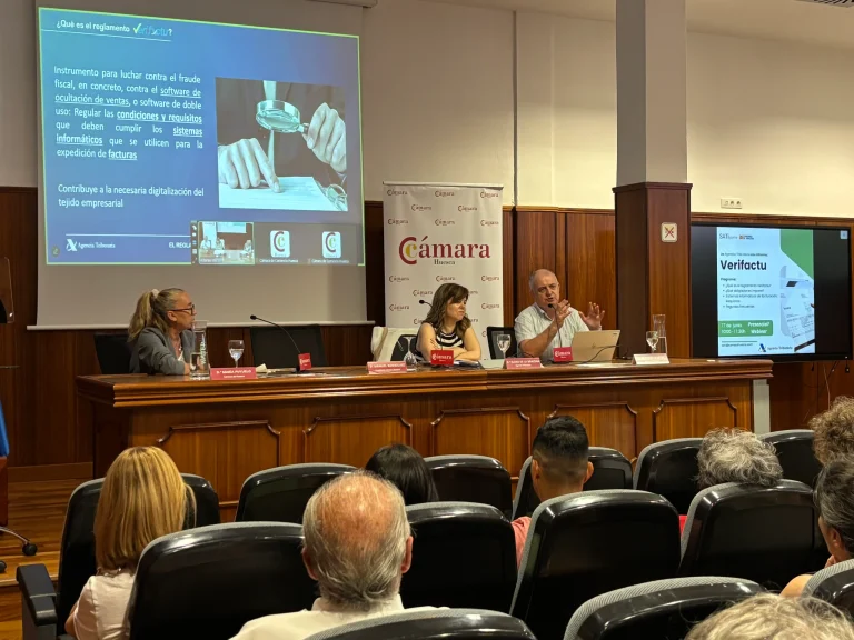 Más de 300 personas asisten a la jornada sobre el Reglamento Verifactu organizada por la Cámara de Comercio de Huesca y la Agencia Tributaria