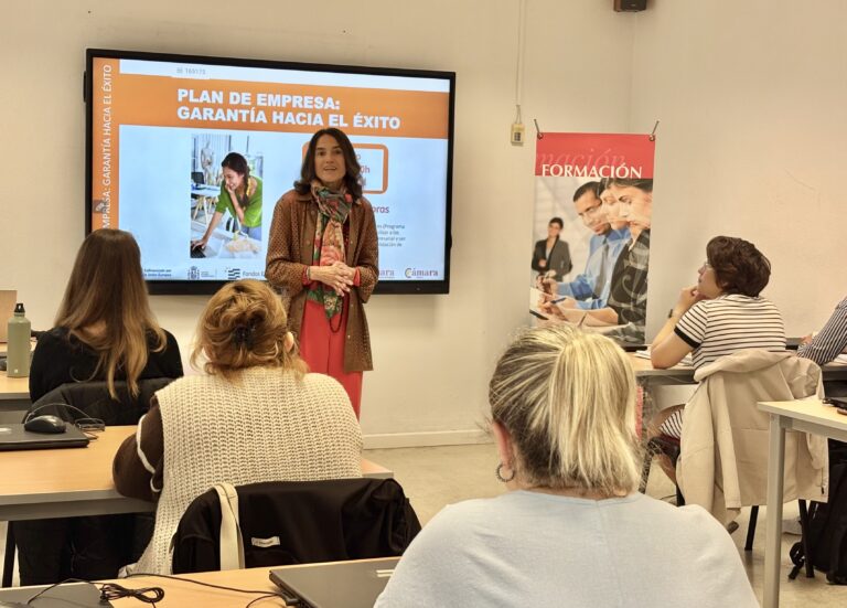 Una decena de emprendedoras participan en un taller para analizar la viabilidad de sus proyectos