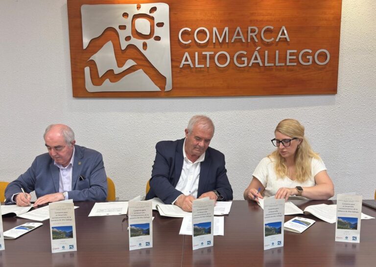 La Cámara de Comercio de Huesca, la Comarca del Alto Gállego y la Asociación de Empresarios Pirineos Alto Gállego renuevan su compromiso para el desarrollo socioeconómico del territorio