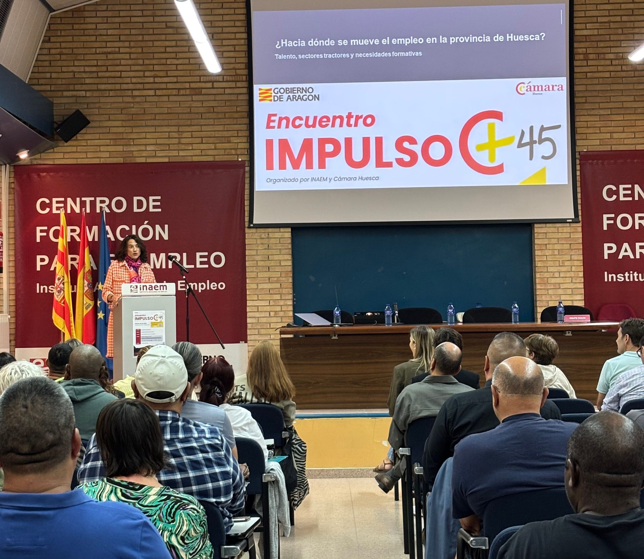 Más de 60 demandantes de empleo mayores de 45 años participan en Huesca en un encuentro con empresas para impulsar su incorporación al empleo